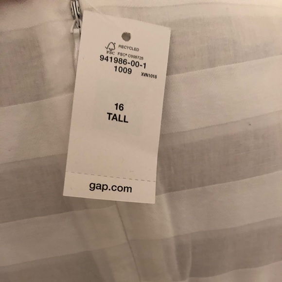 White dress - Picture 3 of 4